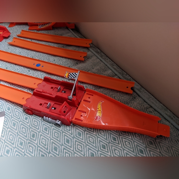 Hot Wheels Dash and Crash Speedway Set - Picture 9 of 12